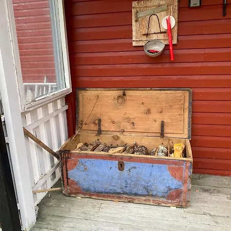 8 Person In * Svensby