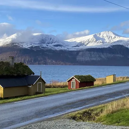 8 Person In * Svensby